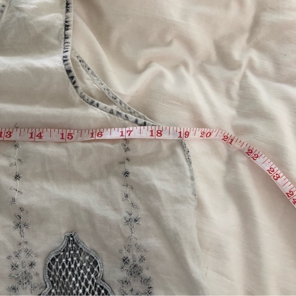 Anthropologie Aratta Silent Journey Embroidered Split Back Tank - Picture 8 of 9